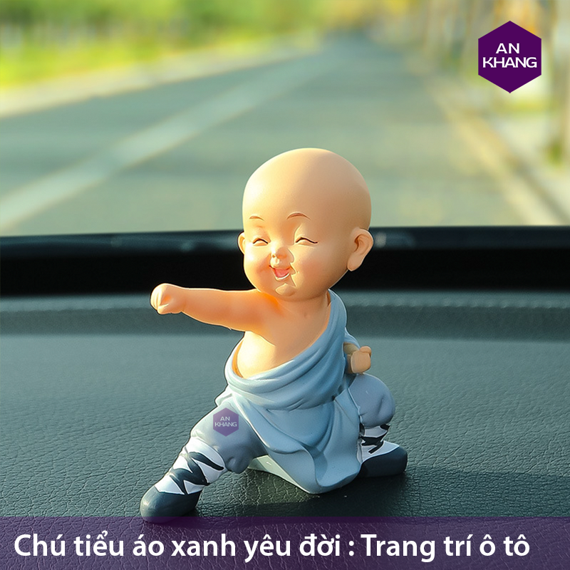 chú tiểu yêu đời trên taplo ô tô