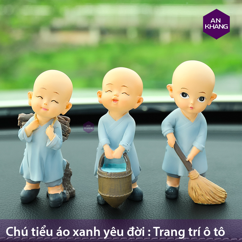 chú tiểu yêu đời trên taplo ô tô